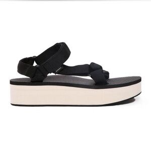 Teva platform size 7 in box!